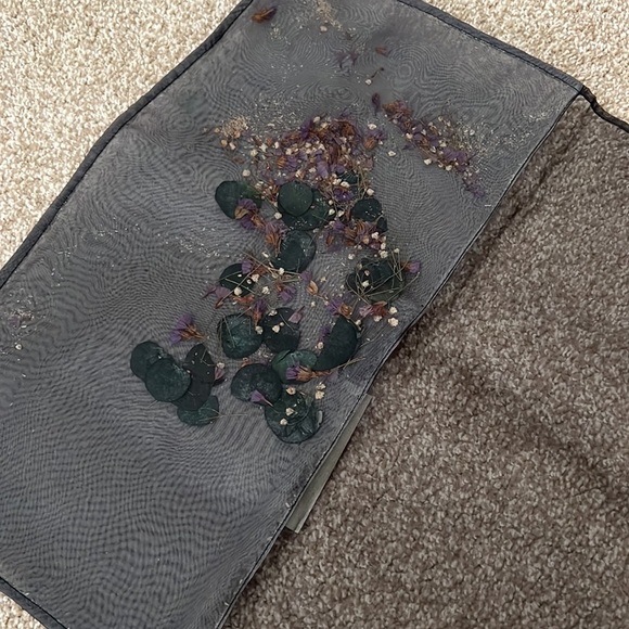 NWT Karin Varvar hand crafted sheer gray scarf w/dried flowers at ends - Picture 3 of 7
